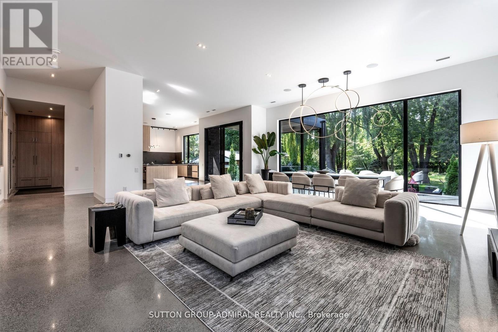 126 Wood Lane, Richmond Hill, ON - Indoor Photo Showing Living Room