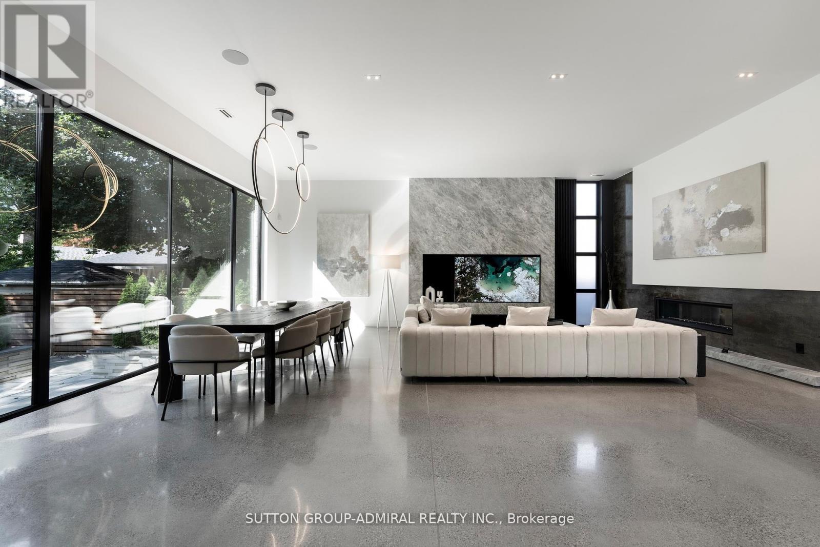 126 Wood Lane, Richmond Hill, ON - Indoor Photo Showing Living Room