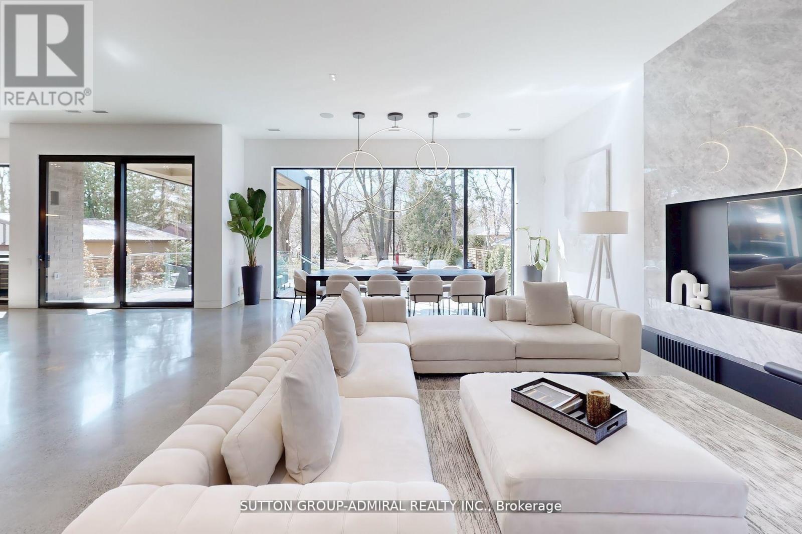 126 Wood Lane, Richmond Hill, ON - Indoor Photo Showing Living Room