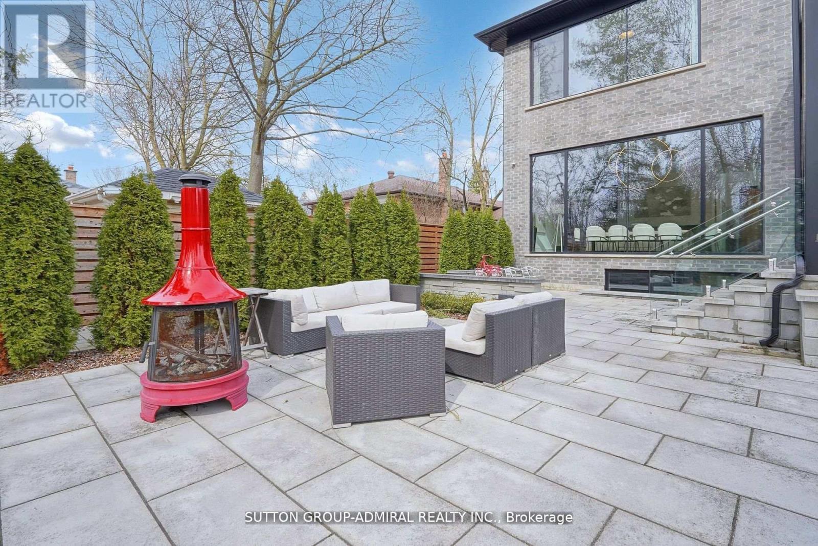 126 Wood Lane, Richmond Hill, ON - Outdoor