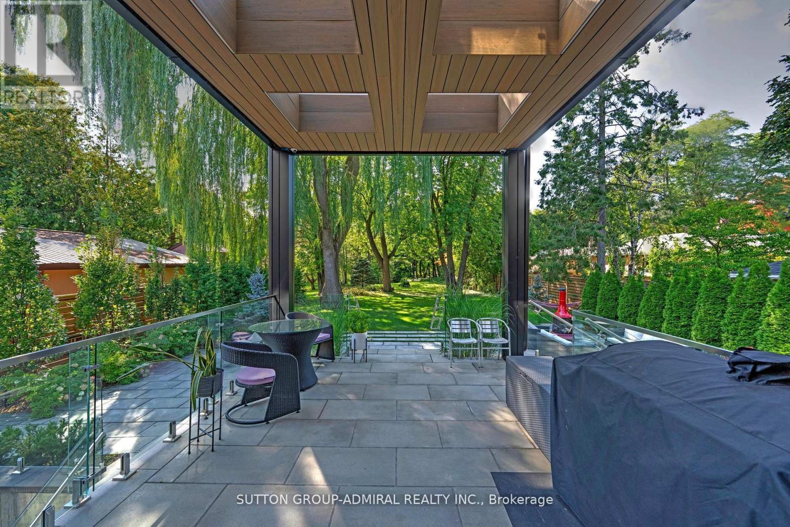 126 Wood Lane, Richmond Hill, ON - Outdoor