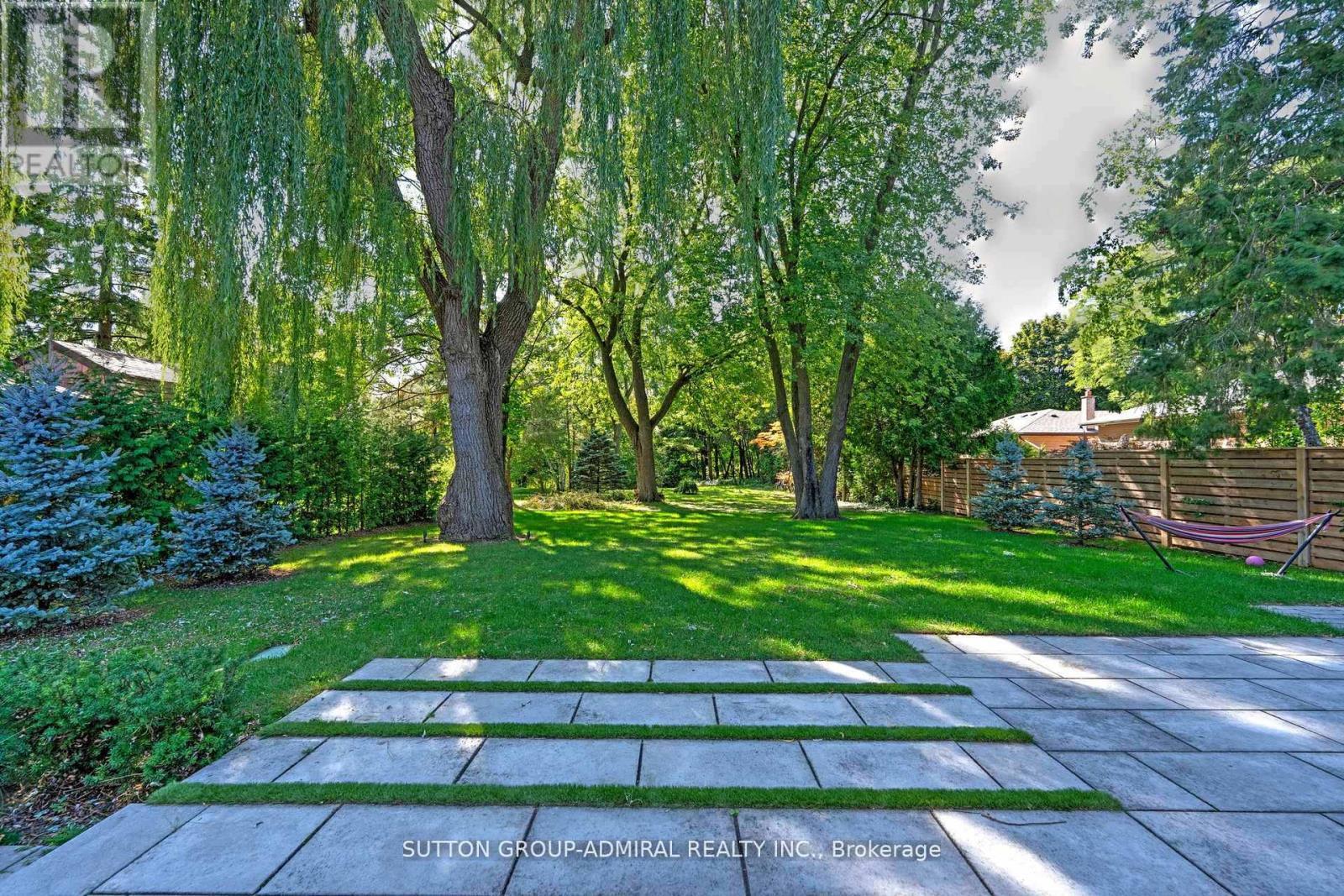 126 Wood Lane, Richmond Hill, ON - Outdoor