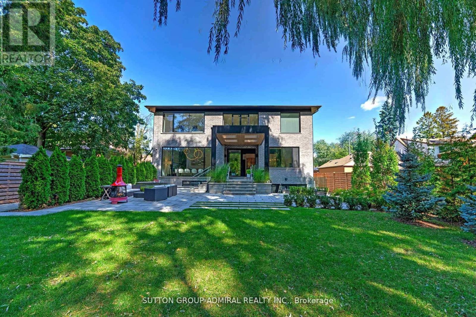 126 Wood Lane, Richmond Hill, ON - Outdoor