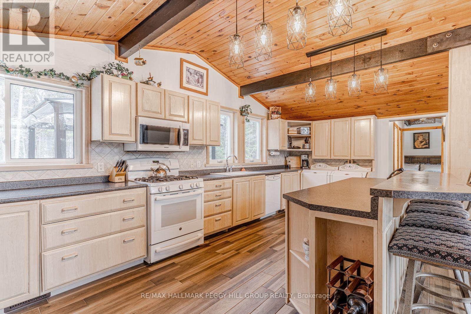 71 Ronald Avenue, Tiny, ON - Indoor Photo Showing Kitchen With Upgraded Kitchen