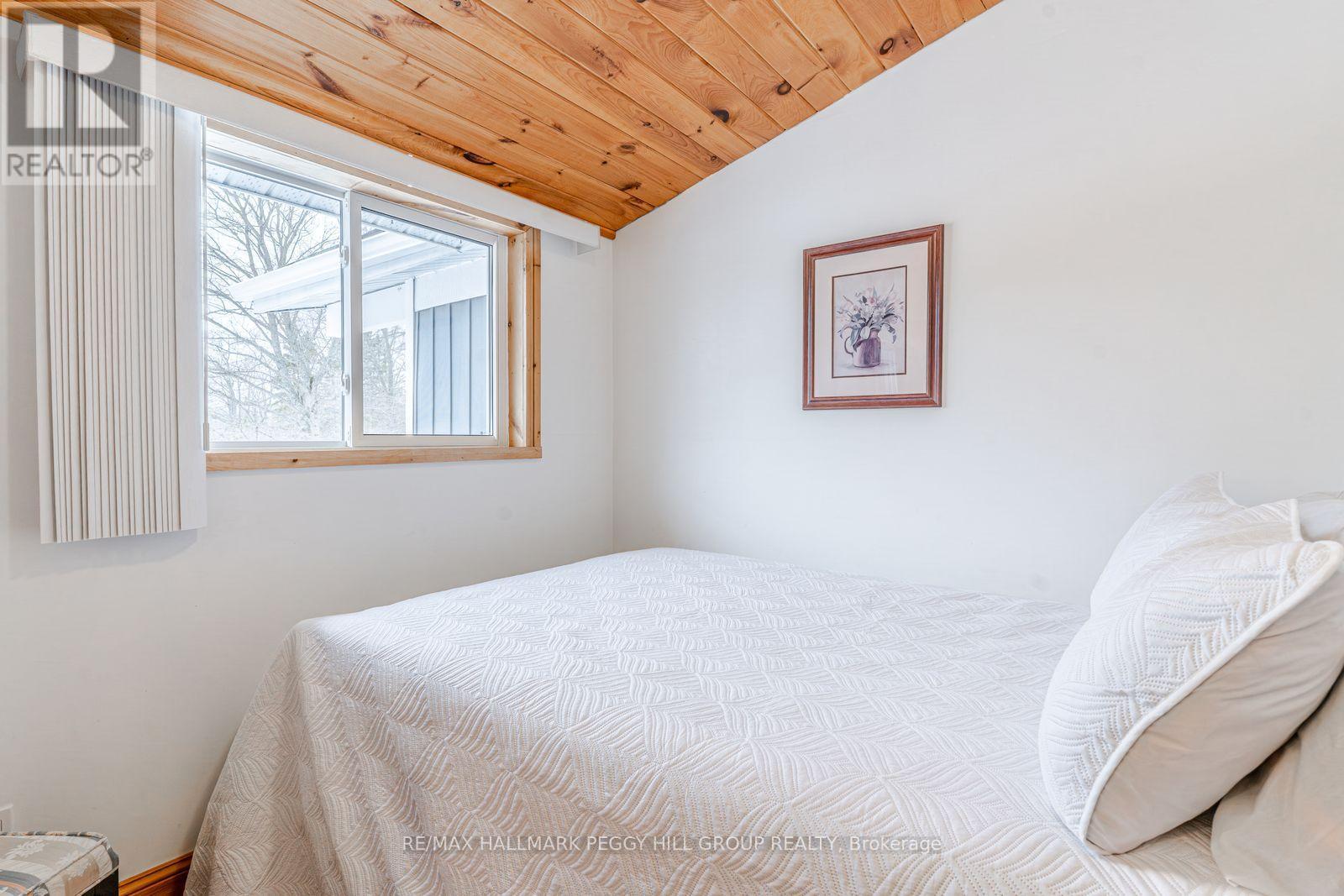 71 Ronald Avenue, Tiny, ON - Indoor Photo Showing Bedroom