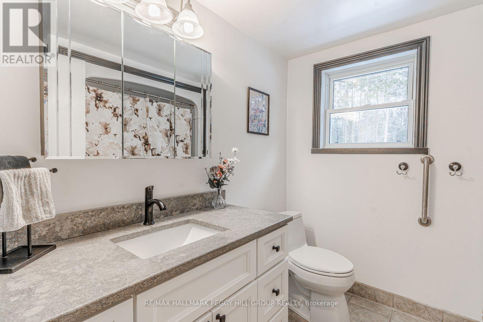 71 Ronald Avenue, Tiny, ON - Indoor Photo Showing Bathroom