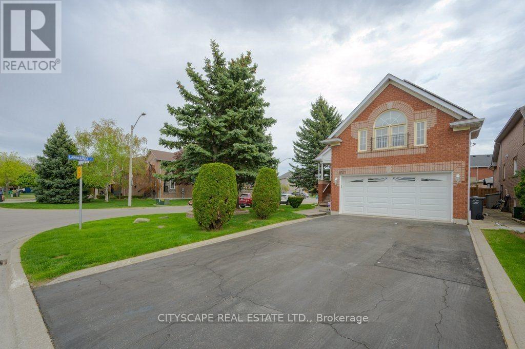 6121 Maple Gate Circle, Mississauga, ON - Outdoor