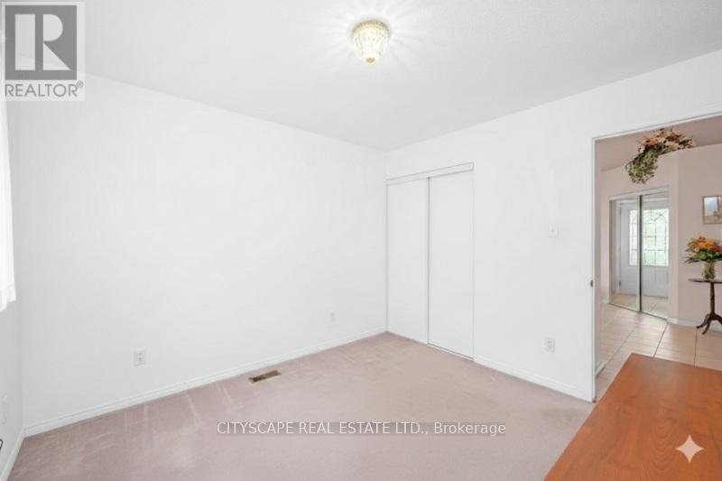 6121 Maple Gate Circle, Mississauga, ON - Indoor Photo Showing Other Room