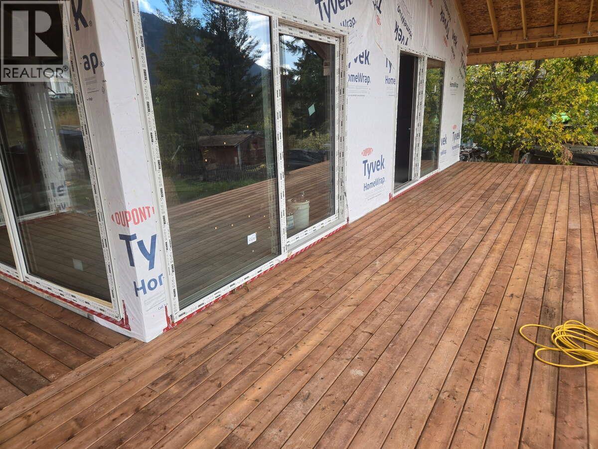 4764 Riverview Drive, Edgewater, BC - Outdoor With Deck Patio Veranda With Exterior
