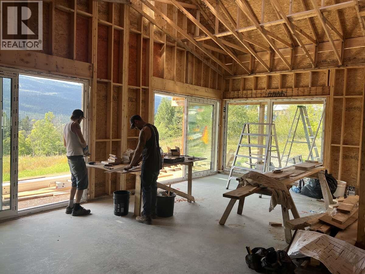 4764 Riverview Drive, Edgewater, BC - Indoor