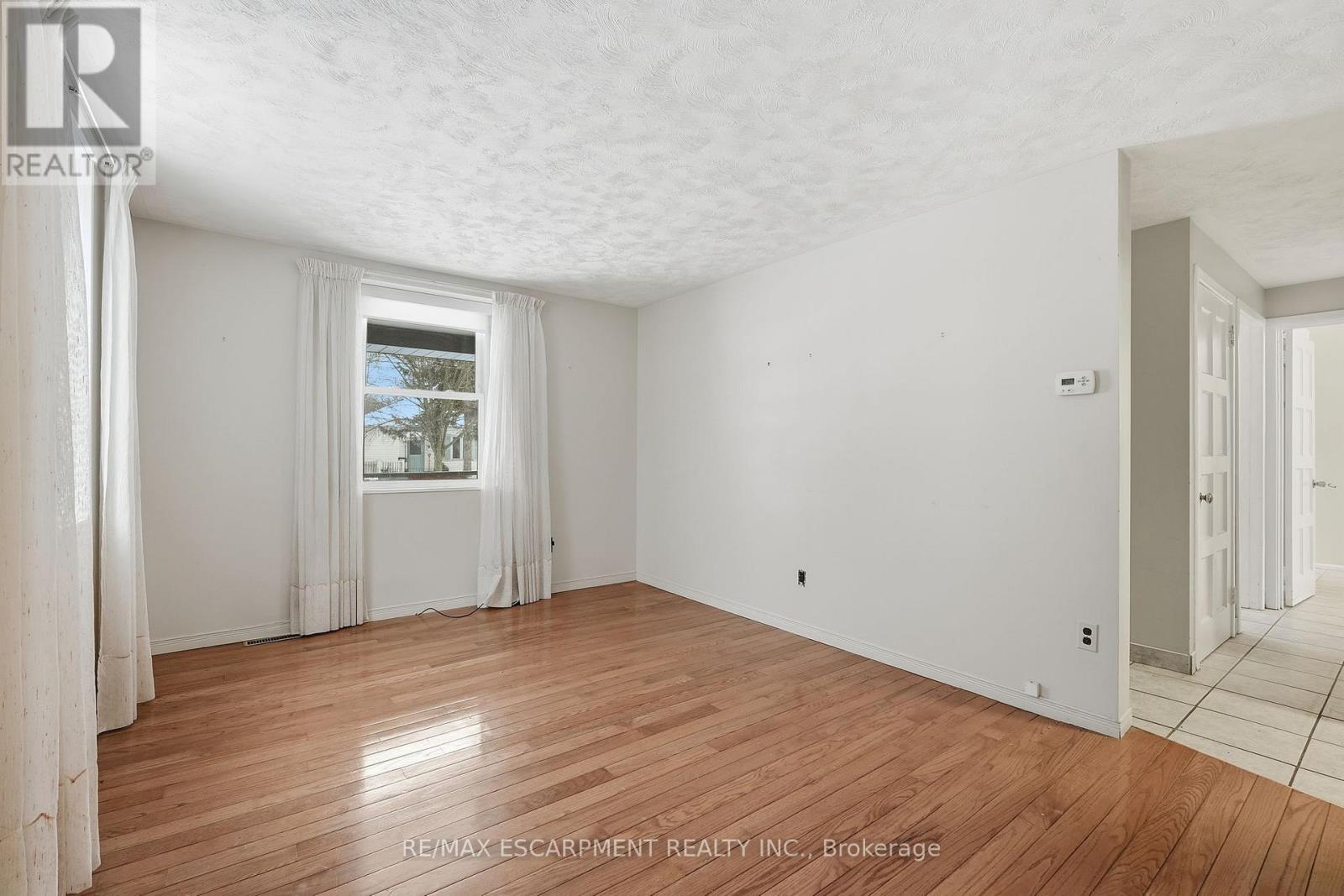 92 Gary Avenue, Hamilton, ON - Indoor Photo Showing Other Room