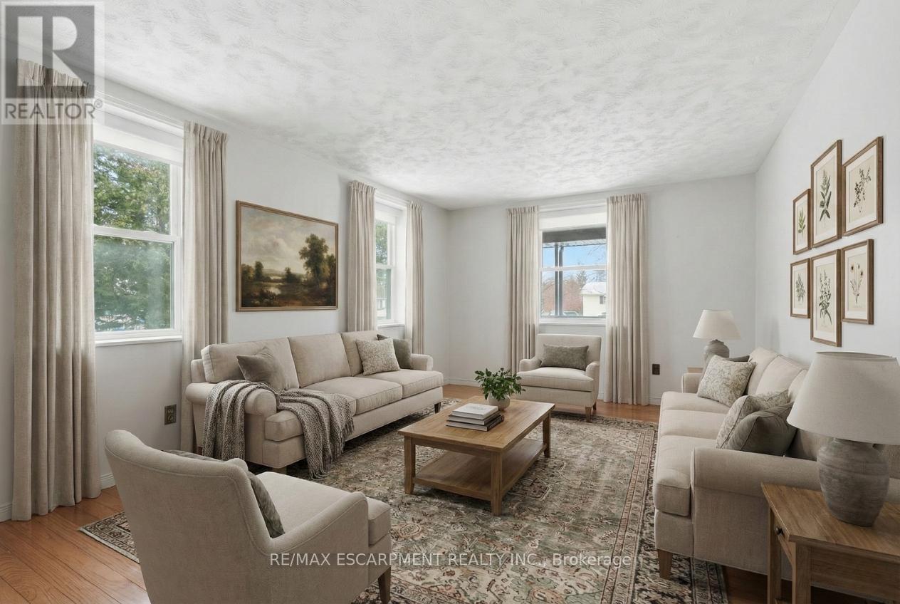 Virtually Staged - 92 Gary Avenue, Hamilton, ON - Indoor Photo Showing Living Room