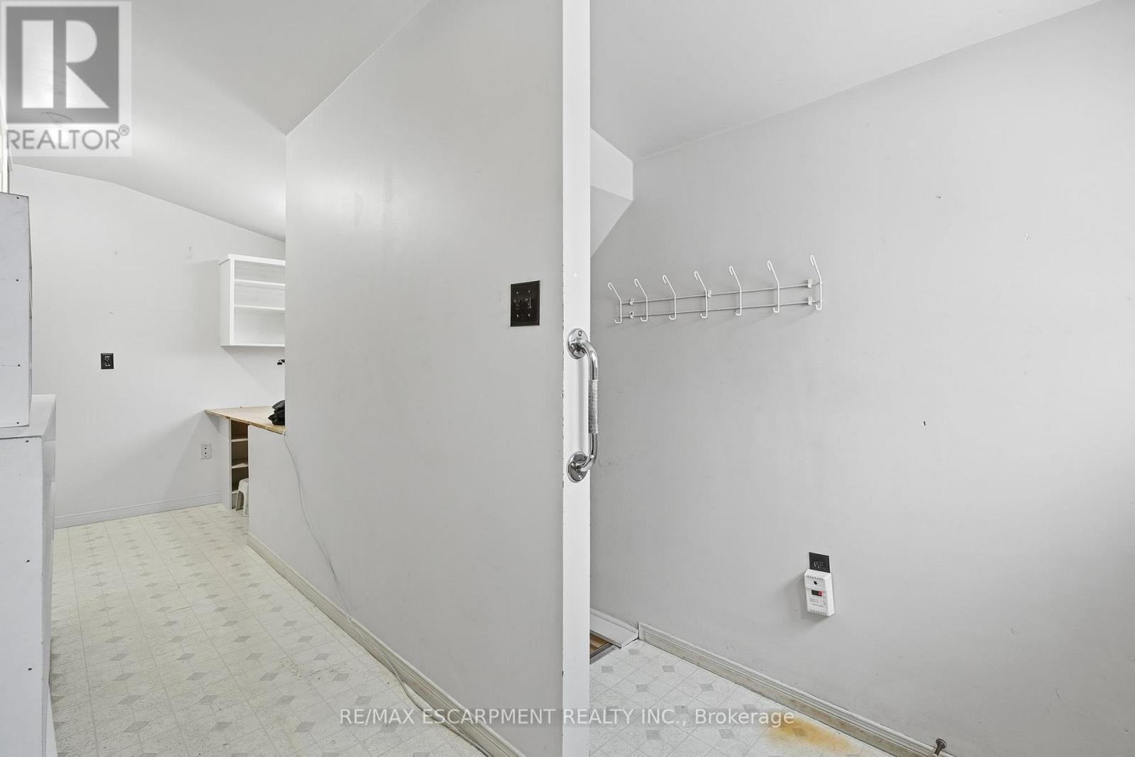 92 Gary Avenue, Hamilton, ON - Indoor Photo Showing Other Room