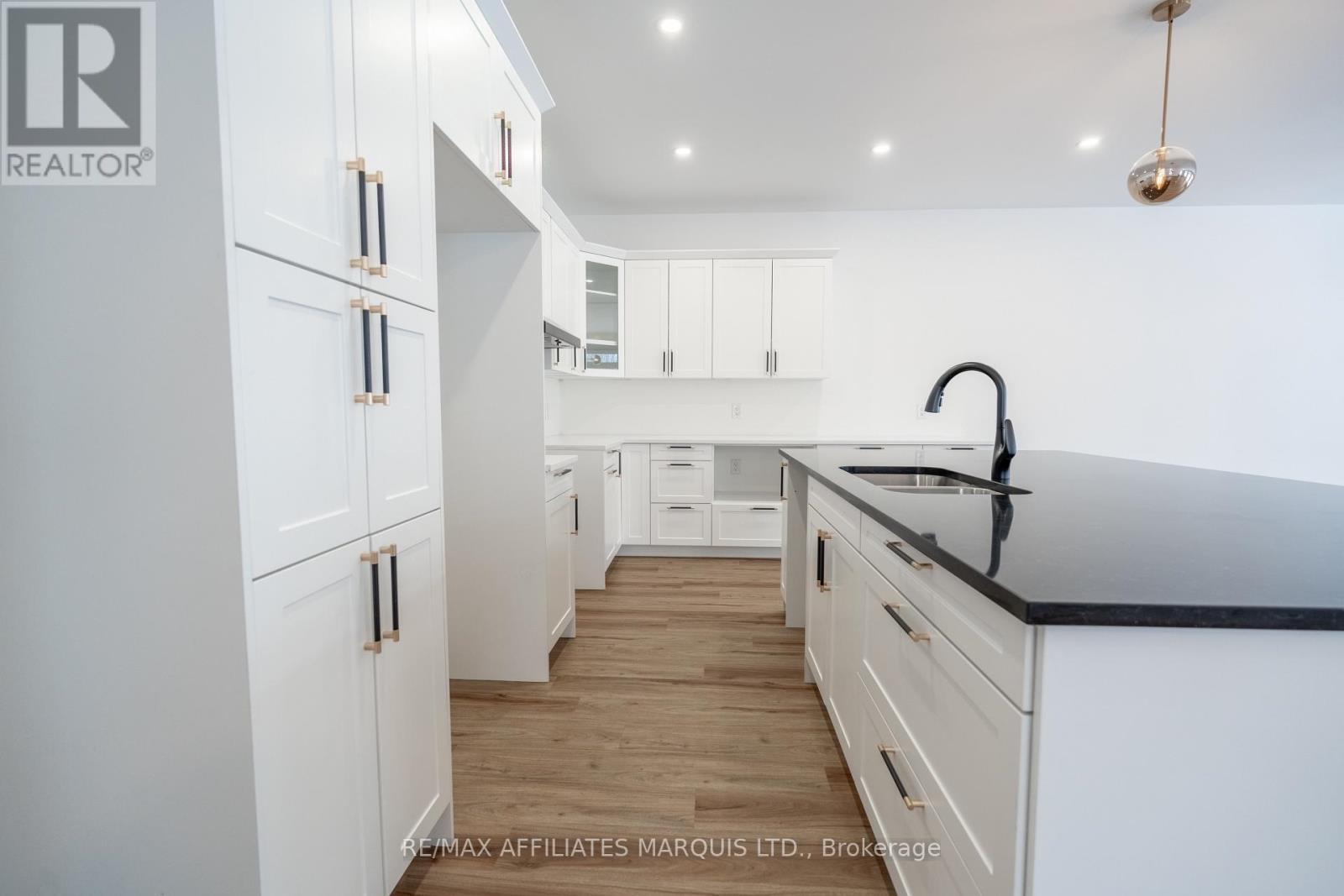 2286 Crewson Crescent, Cornwall, ON - Indoor Photo Showing Kitchen