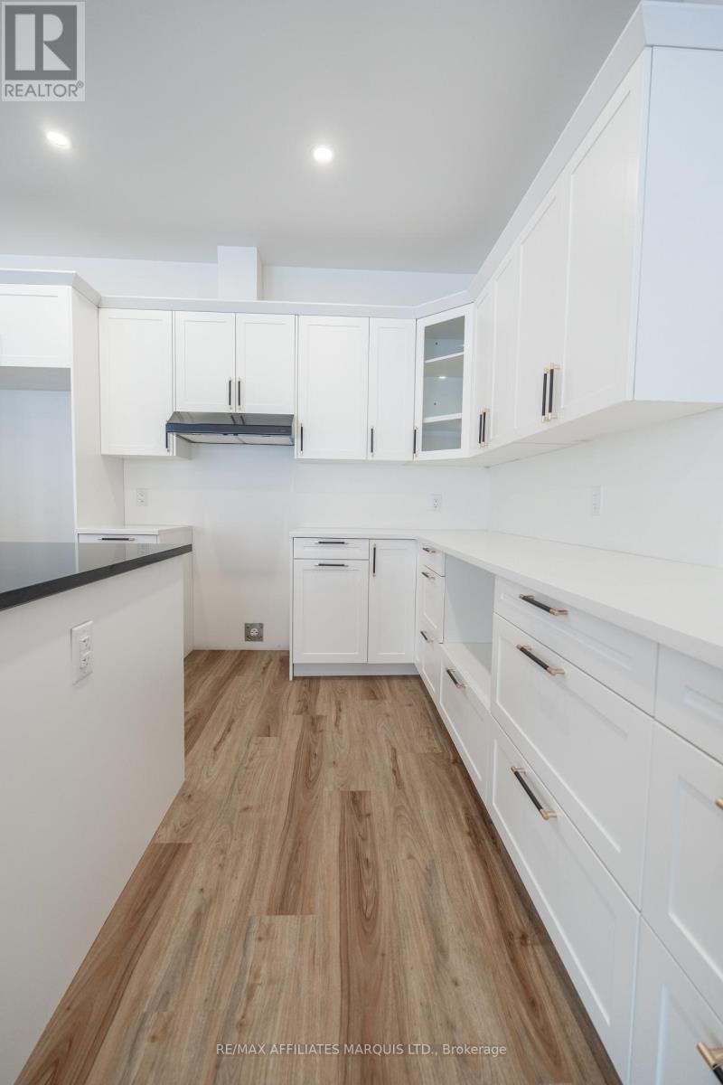 2286 Crewson Crescent, Cornwall, ON - Indoor Photo Showing Kitchen