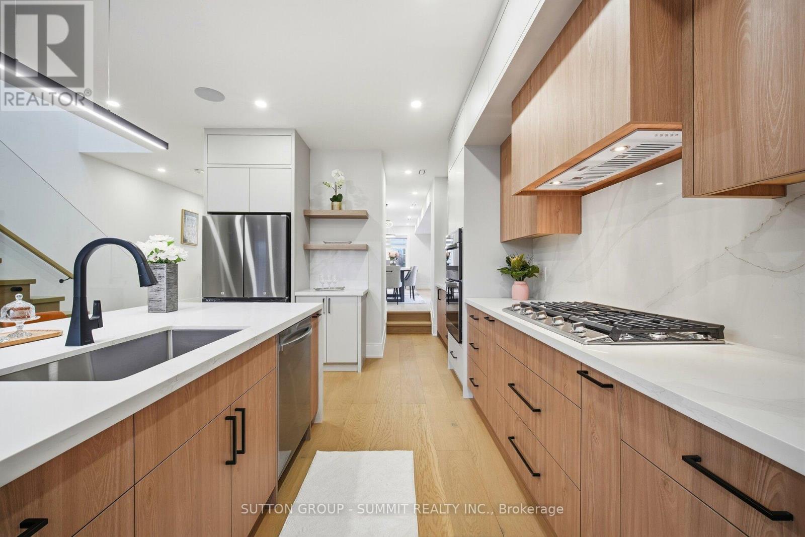 1228 Alexandra Avenue, Mississauga, ON - Indoor Photo Showing Kitchen With Upgraded Kitchen