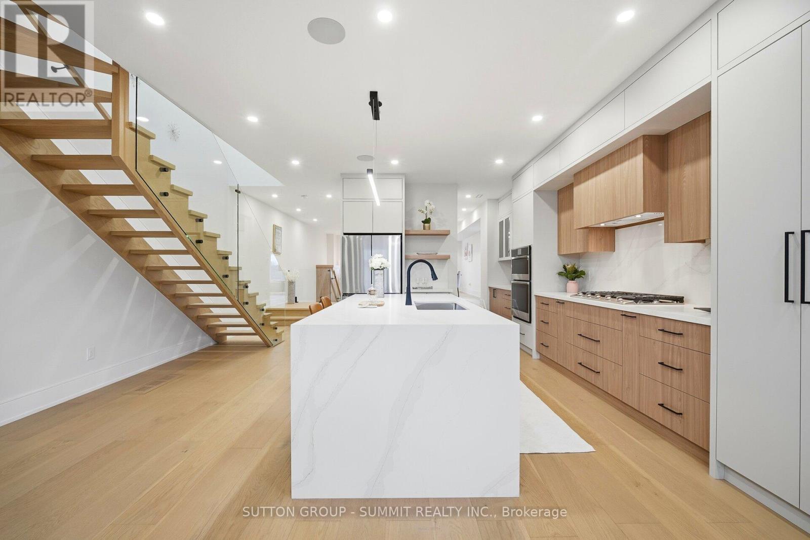 1228 Alexandra Avenue, Mississauga, ON - Indoor Photo Showing Kitchen With Upgraded Kitchen