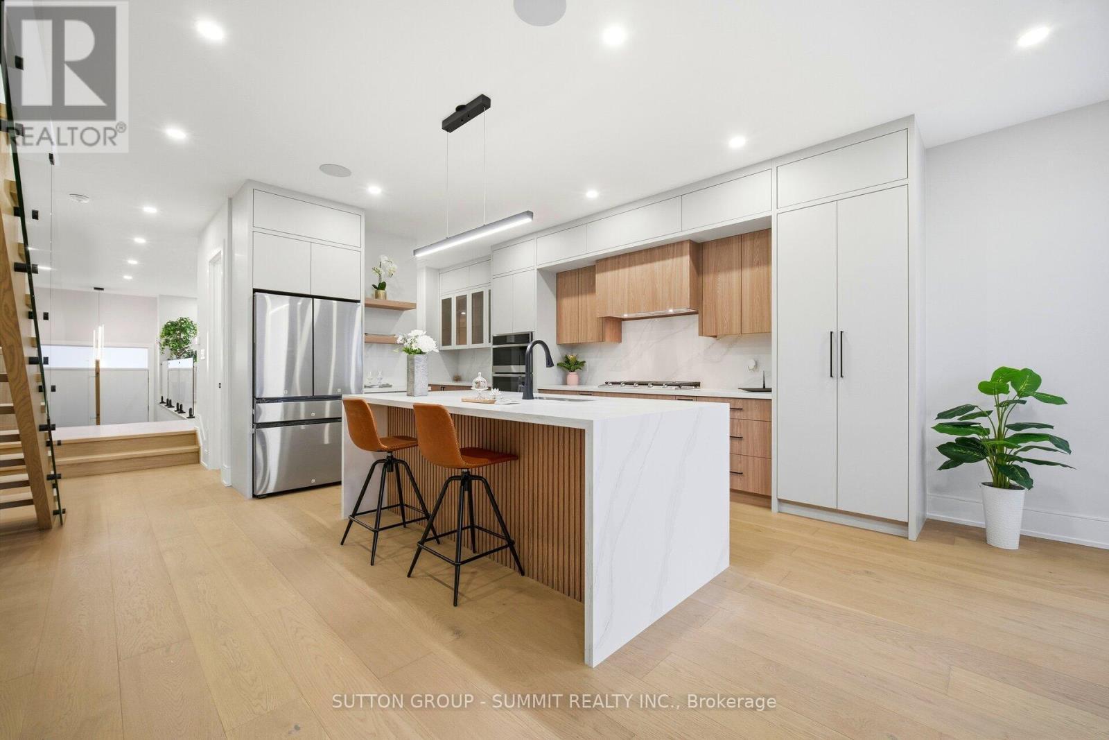 1228 Alexandra Avenue, Mississauga, ON - Indoor Photo Showing Kitchen With Upgraded Kitchen