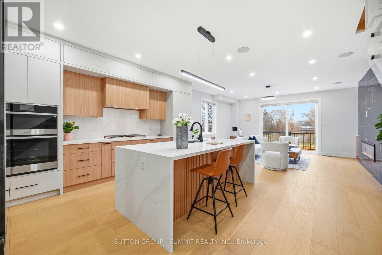 1228 Alexandra Avenue, Mississauga, ON - Indoor Photo Showing Kitchen With Upgraded Kitchen