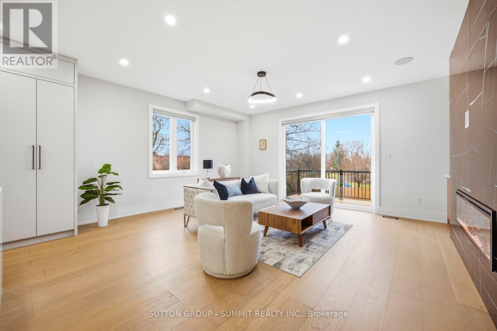 1228 Alexandra Avenue, Mississauga, ON - Indoor Photo Showing Living Room