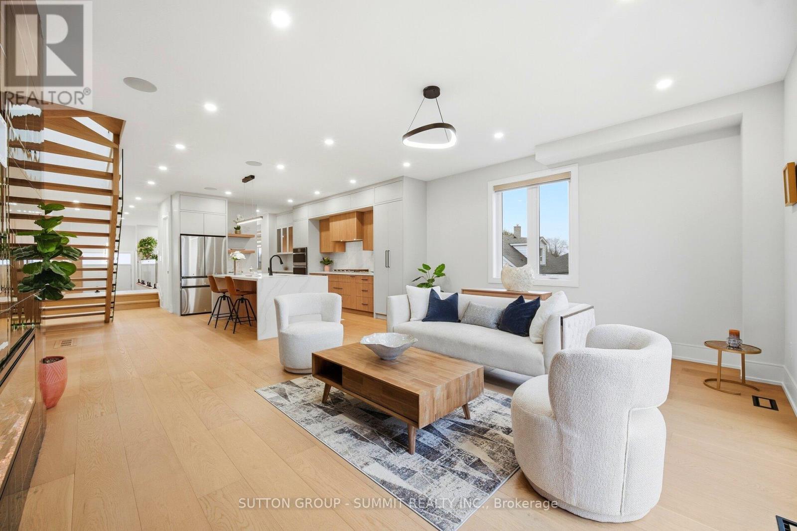 1228 Alexandra Avenue, Mississauga, ON - Indoor Photo Showing Living Room