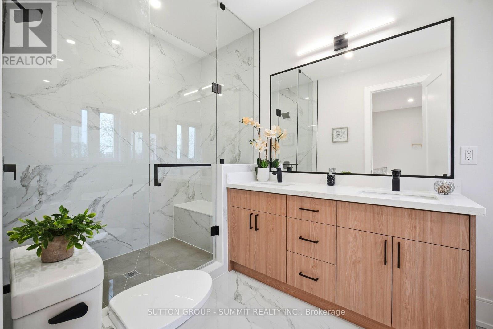 1228 Alexandra Avenue, Mississauga, ON - Indoor Photo Showing Bathroom