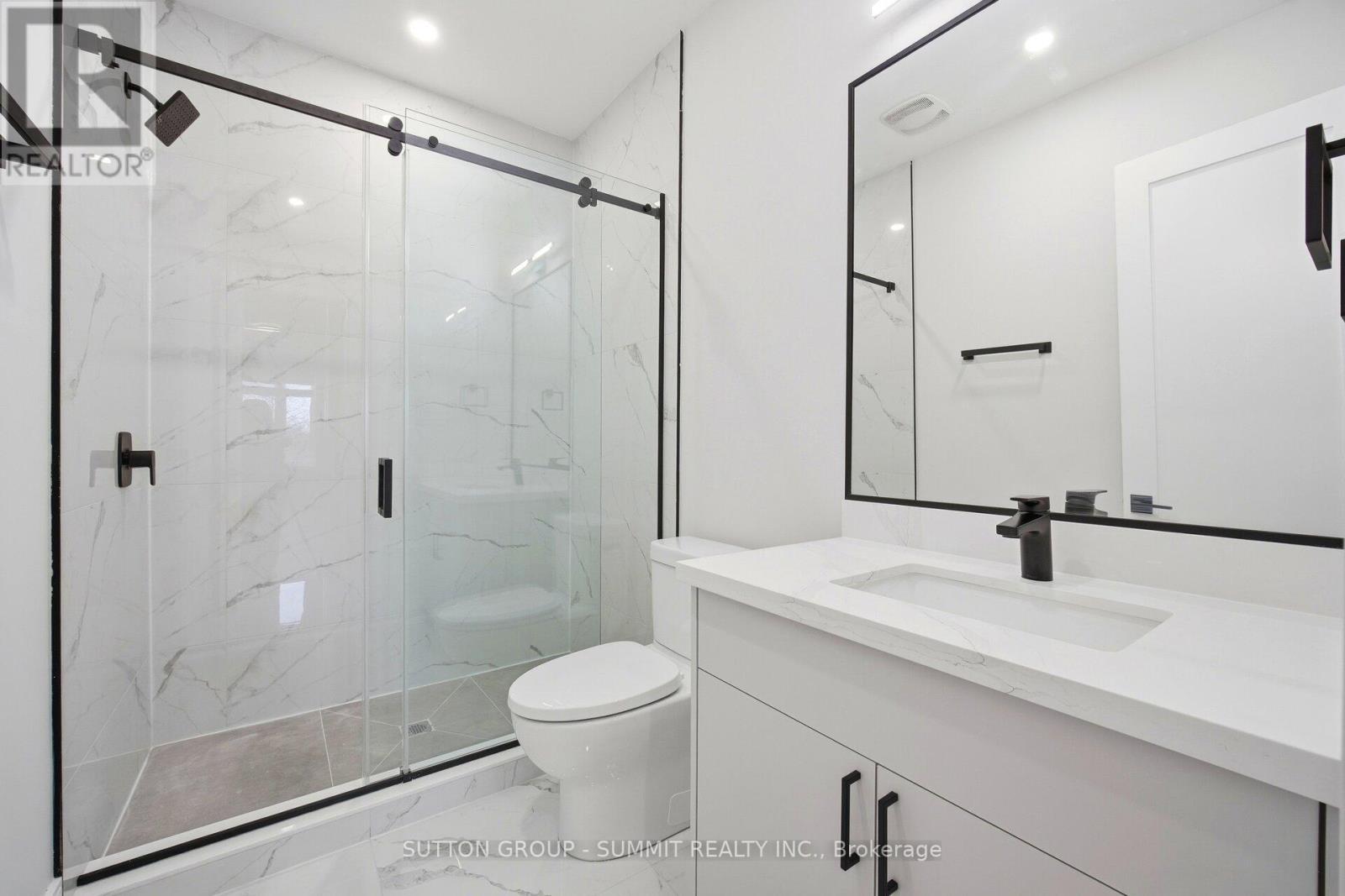 1228 Alexandra Avenue, Mississauga, ON - Indoor Photo Showing Bathroom