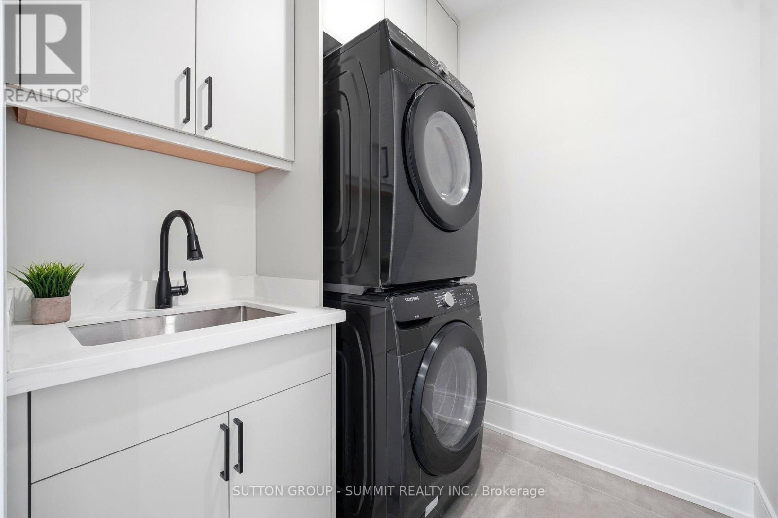 1228 Alexandra Avenue, Mississauga, ON - Indoor Photo Showing Laundry Room