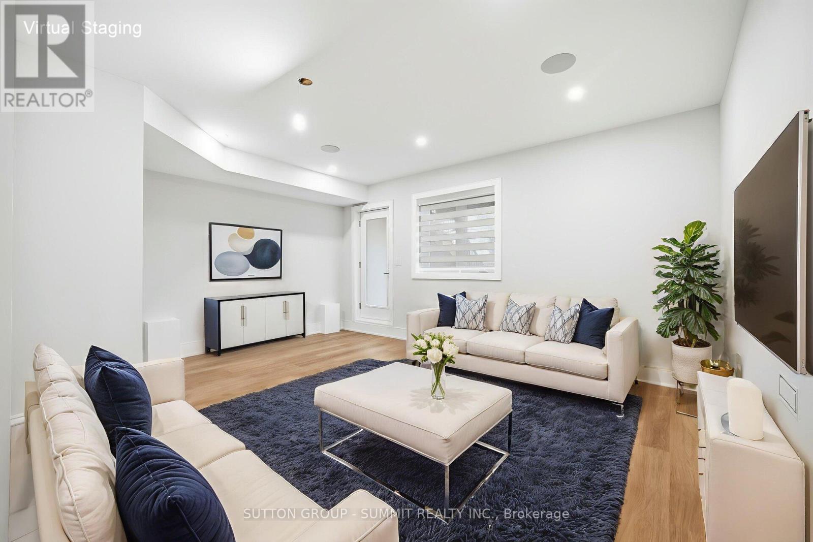 1228 Alexandra Avenue, Mississauga, ON - Indoor Photo Showing Living Room
