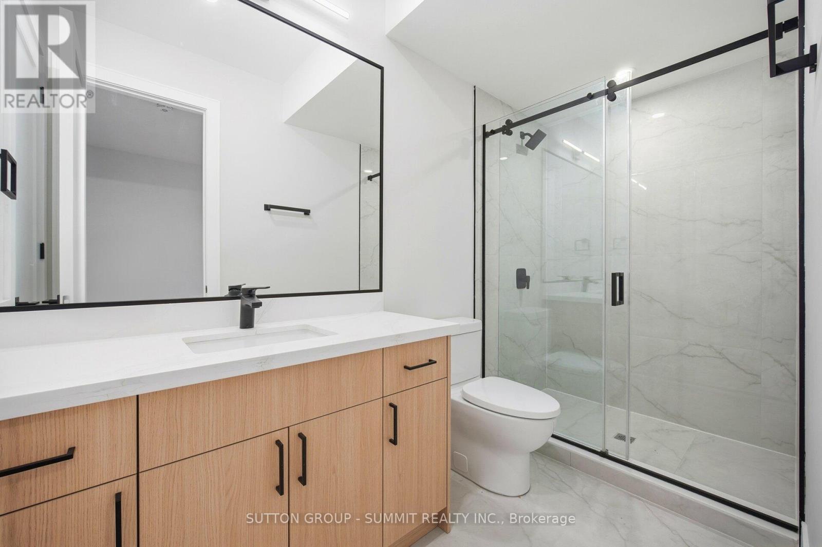 1228 Alexandra Avenue, Mississauga, ON - Indoor Photo Showing Bathroom