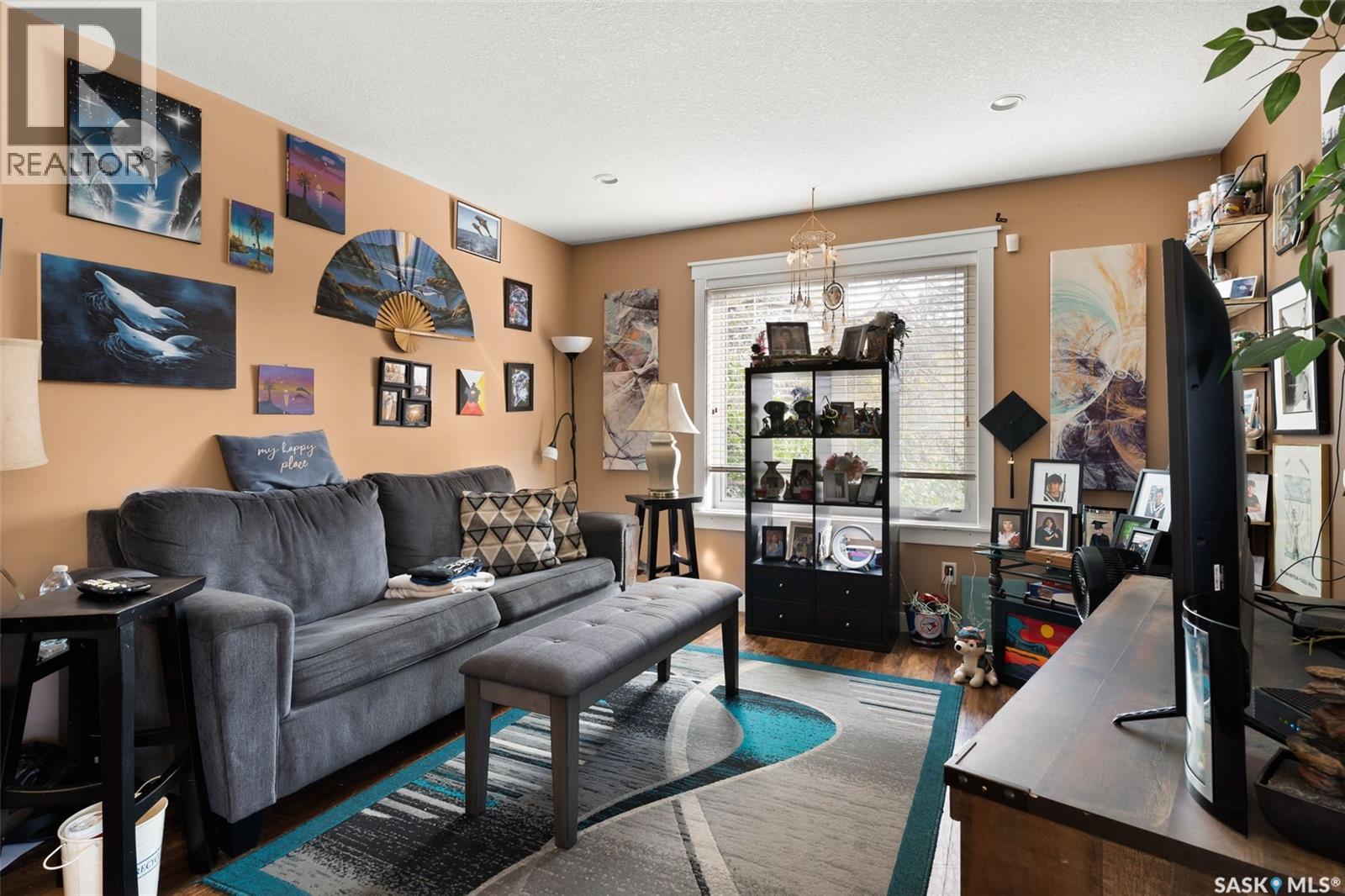 1358 Arthur Street, Regina, SK - Indoor Photo Showing Living Room