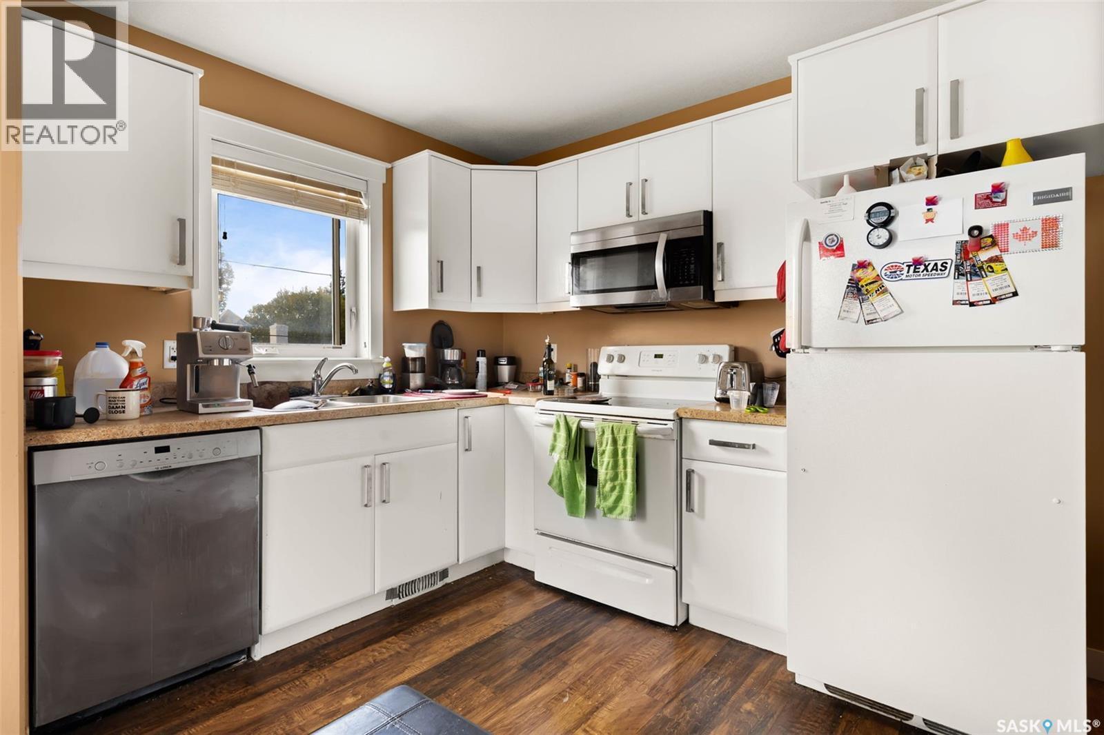 1358 Arthur Street, Regina, SK - Indoor Photo Showing Kitchen With Double Sink
