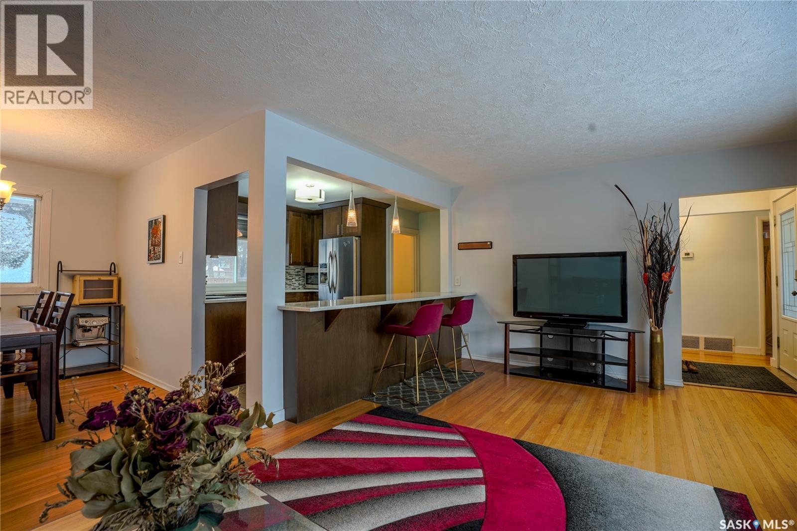 1812 Grant Drive, Regina, SK - Indoor Photo Showing Living Room