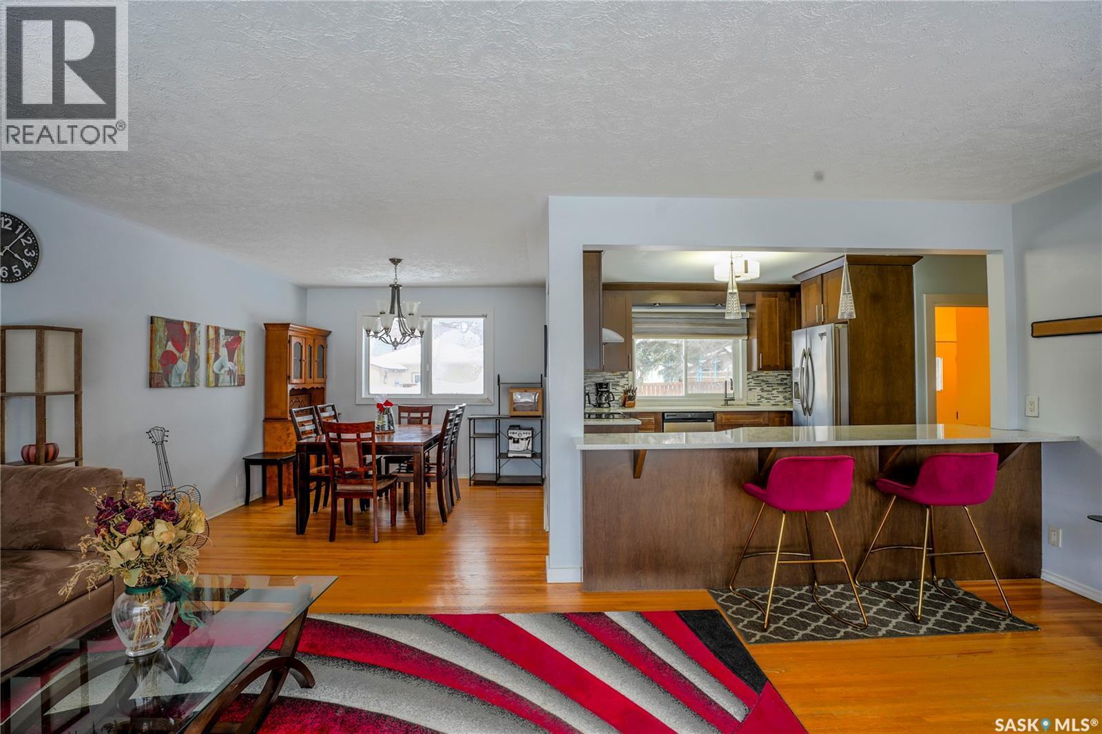 1812 Grant Drive, Regina, SK - Indoor Photo Showing Living Room