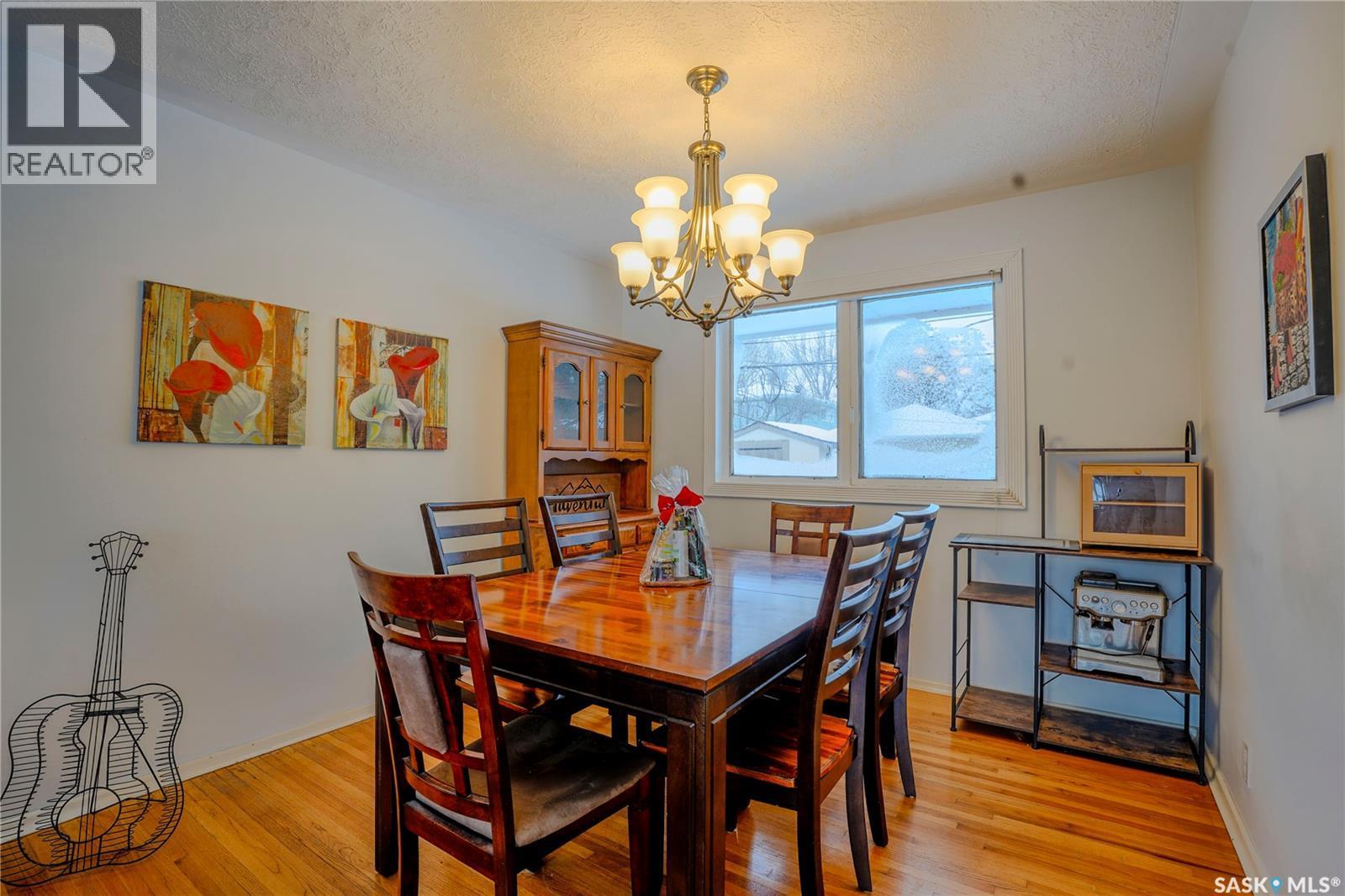 1812 Grant Drive, Regina, SK - Indoor Photo Showing Dining Room