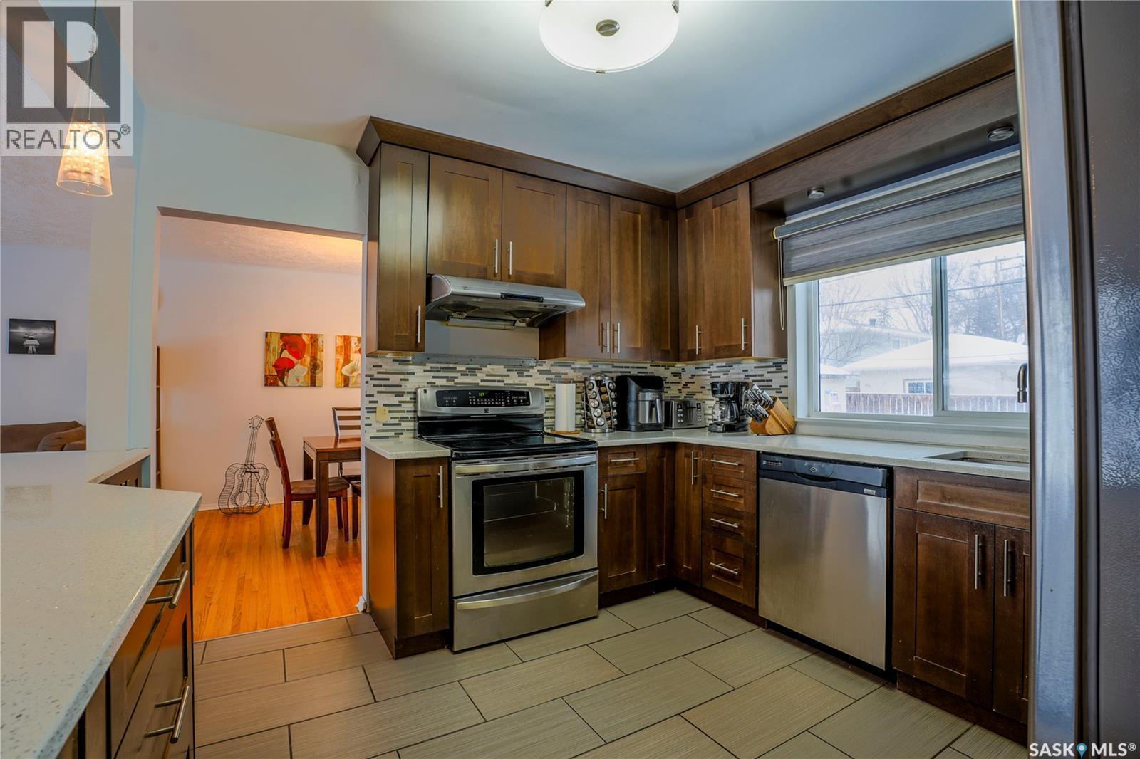 1812 Grant Drive, Regina, SK - Indoor Photo Showing Kitchen With Stainless Steel Kitchen