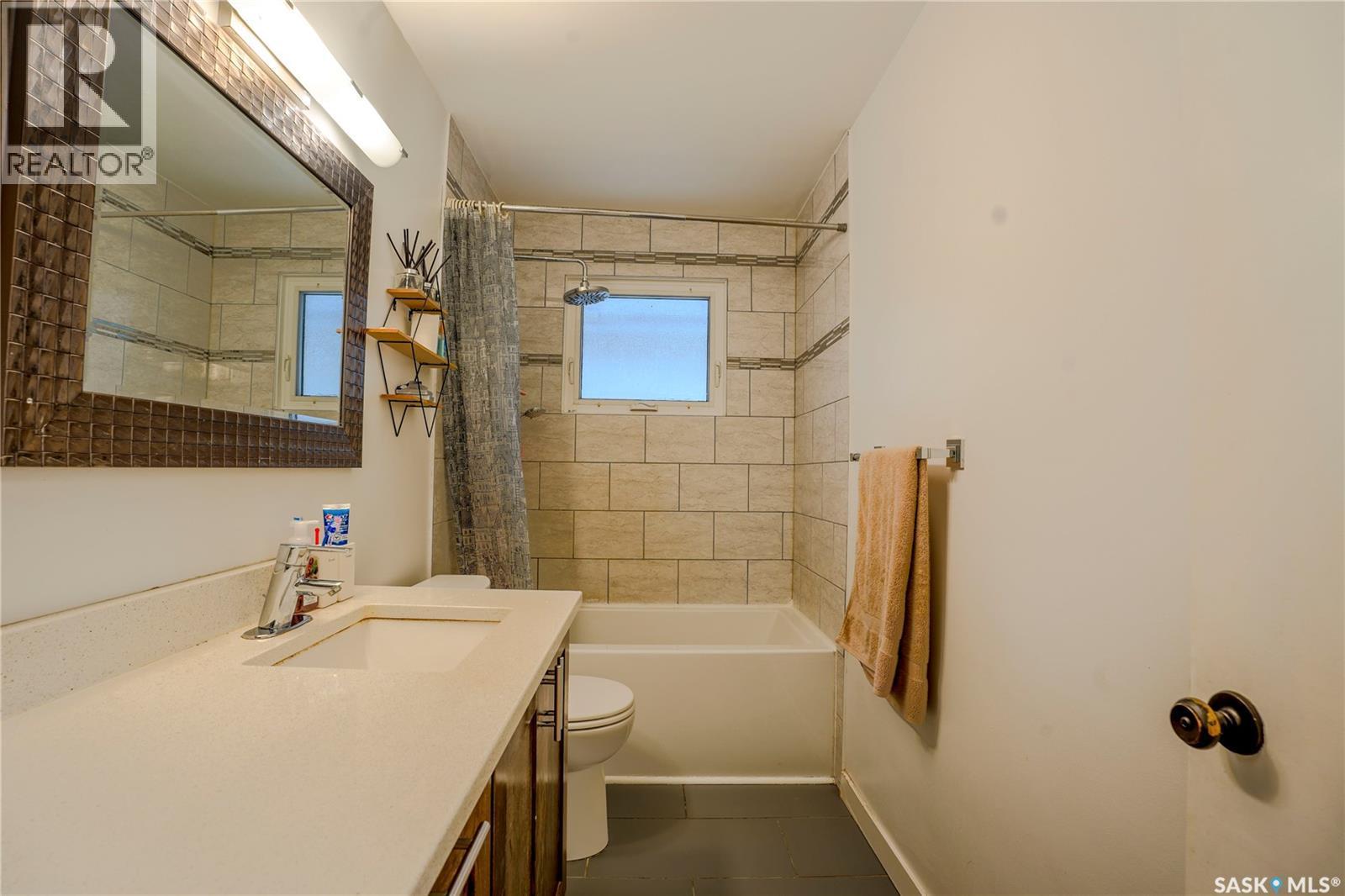 1812 Grant Drive, Regina, SK - Indoor Photo Showing Bathroom