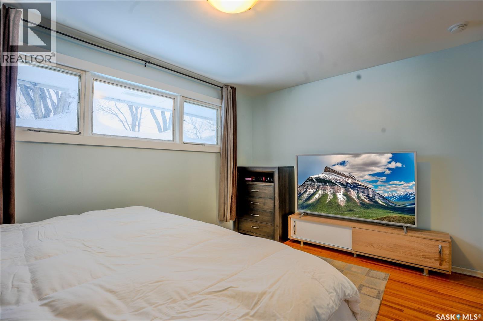 1812 Grant Drive, Regina, SK - Indoor Photo Showing Bedroom