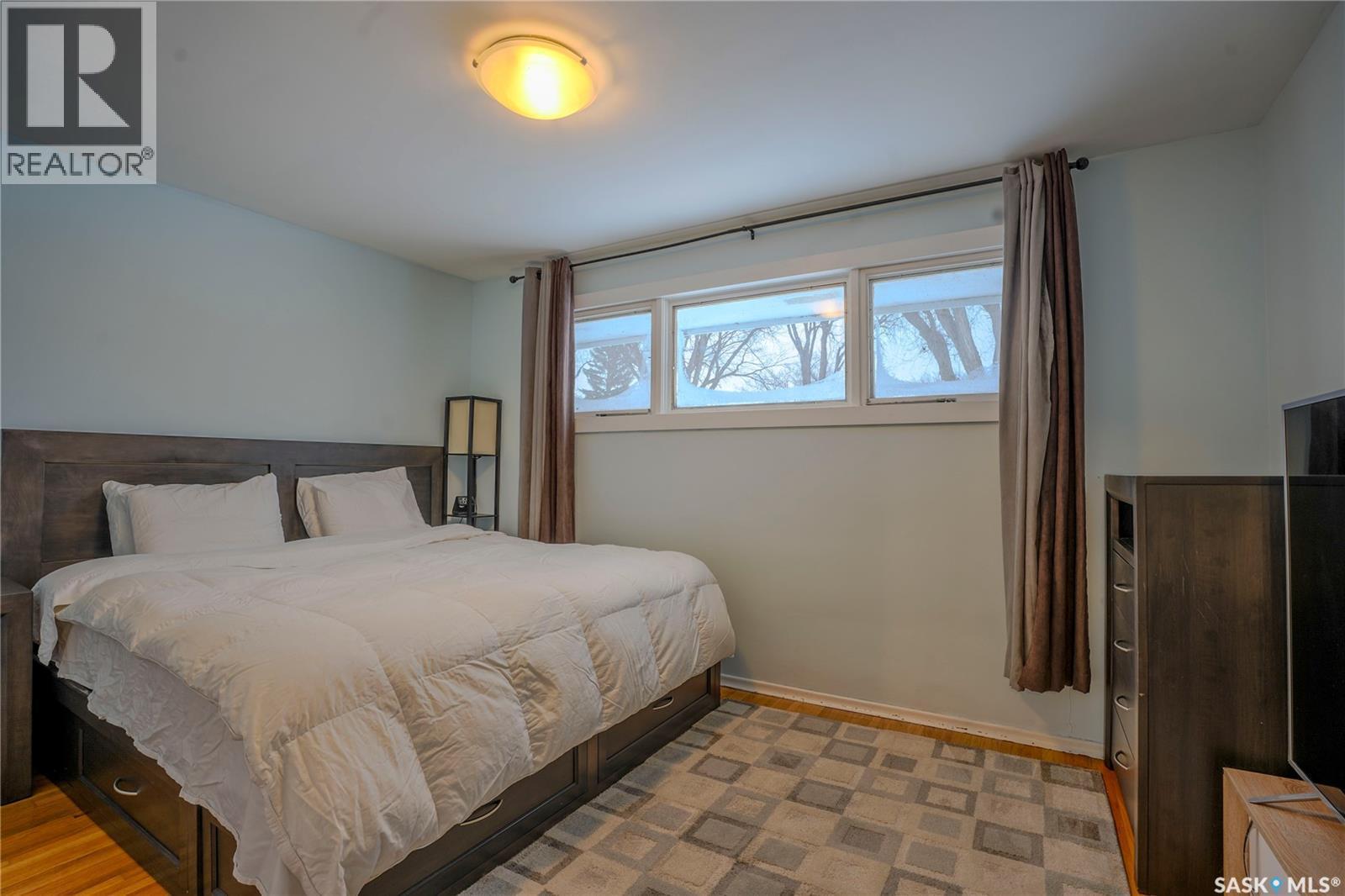 1812 Grant Drive, Regina, SK - Indoor Photo Showing Bedroom