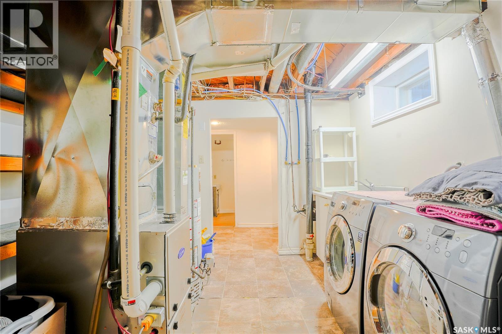 1812 Grant Drive, Regina, SK - Indoor Photo Showing Laundry Room