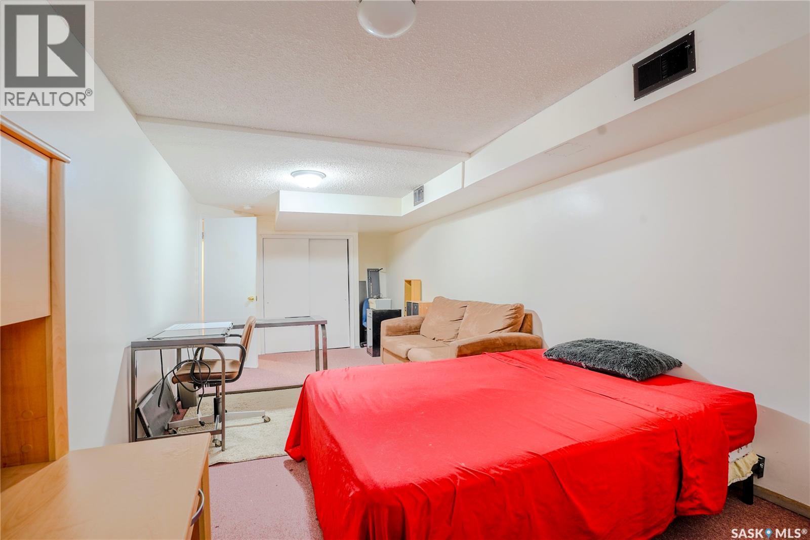 1812 Grant Drive, Regina, SK - Indoor Photo Showing Bedroom