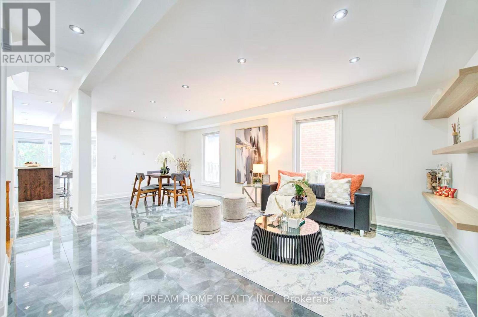 30 Marlow Crescent, Markham, ON - Indoor Photo Showing Living Room