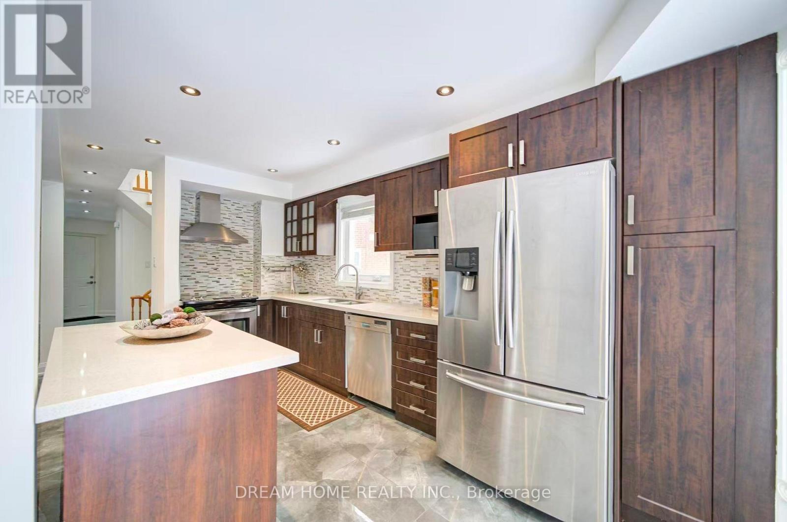 30 Marlow Crescent, Markham, ON - Indoor Photo Showing Kitchen With Upgraded Kitchen