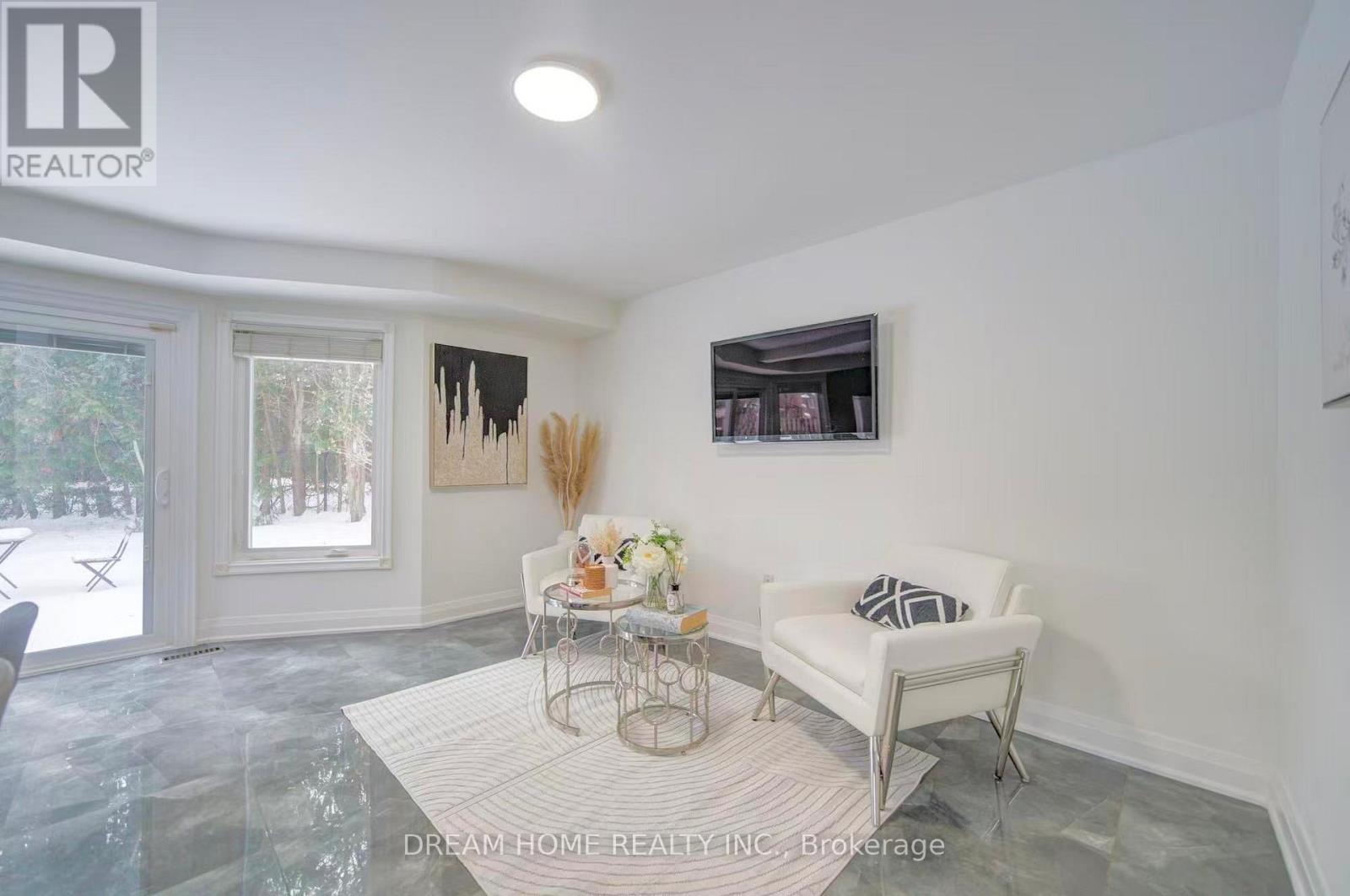 30 Marlow Crescent, Markham, ON - Indoor Photo Showing Living Room