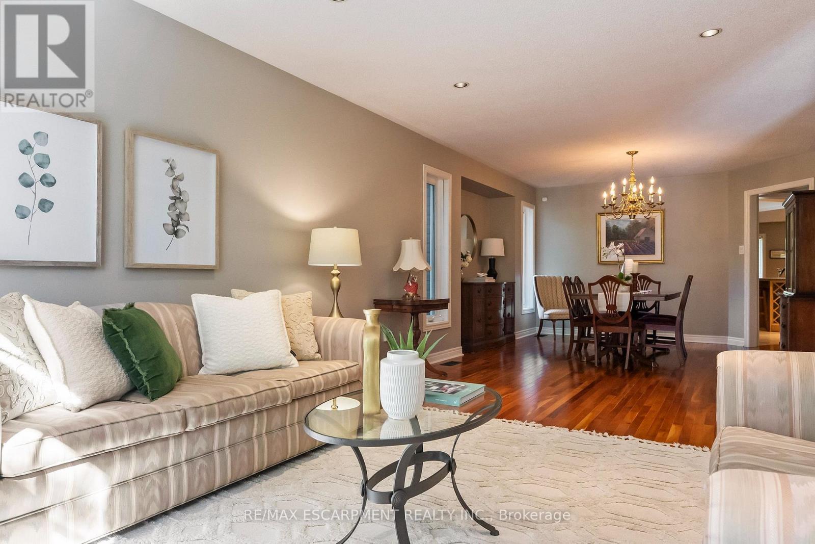 1329 Clarkson Road N, Mississauga, ON - Indoor Photo Showing Living Room