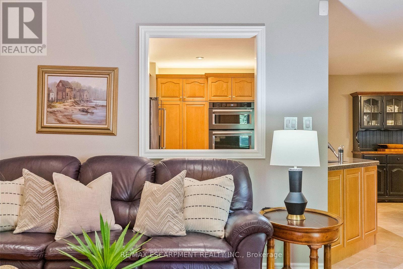 1329 Clarkson Road N, Mississauga, ON - Indoor Photo Showing Living Room