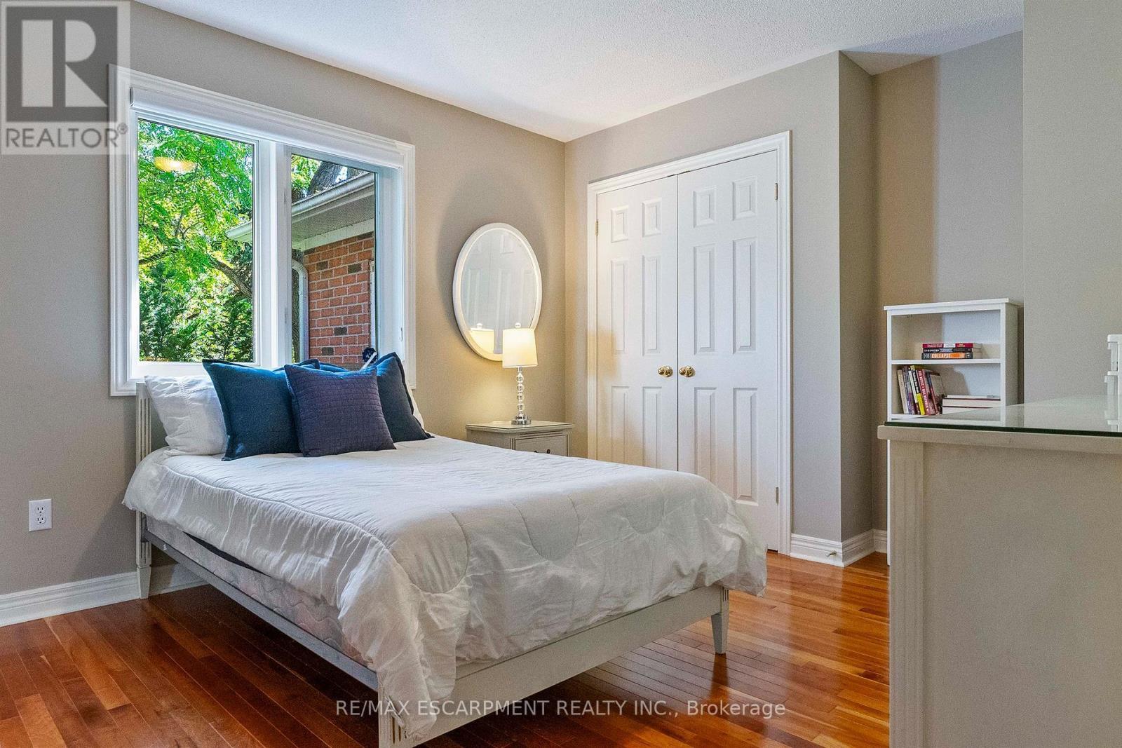 1329 Clarkson Road N, Mississauga, ON - Indoor Photo Showing Bedroom