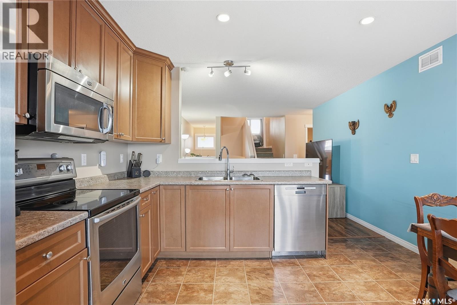 219 Henick Crescent, Saskatoon, SK - Indoor Photo Showing Kitchen With Double Sink
