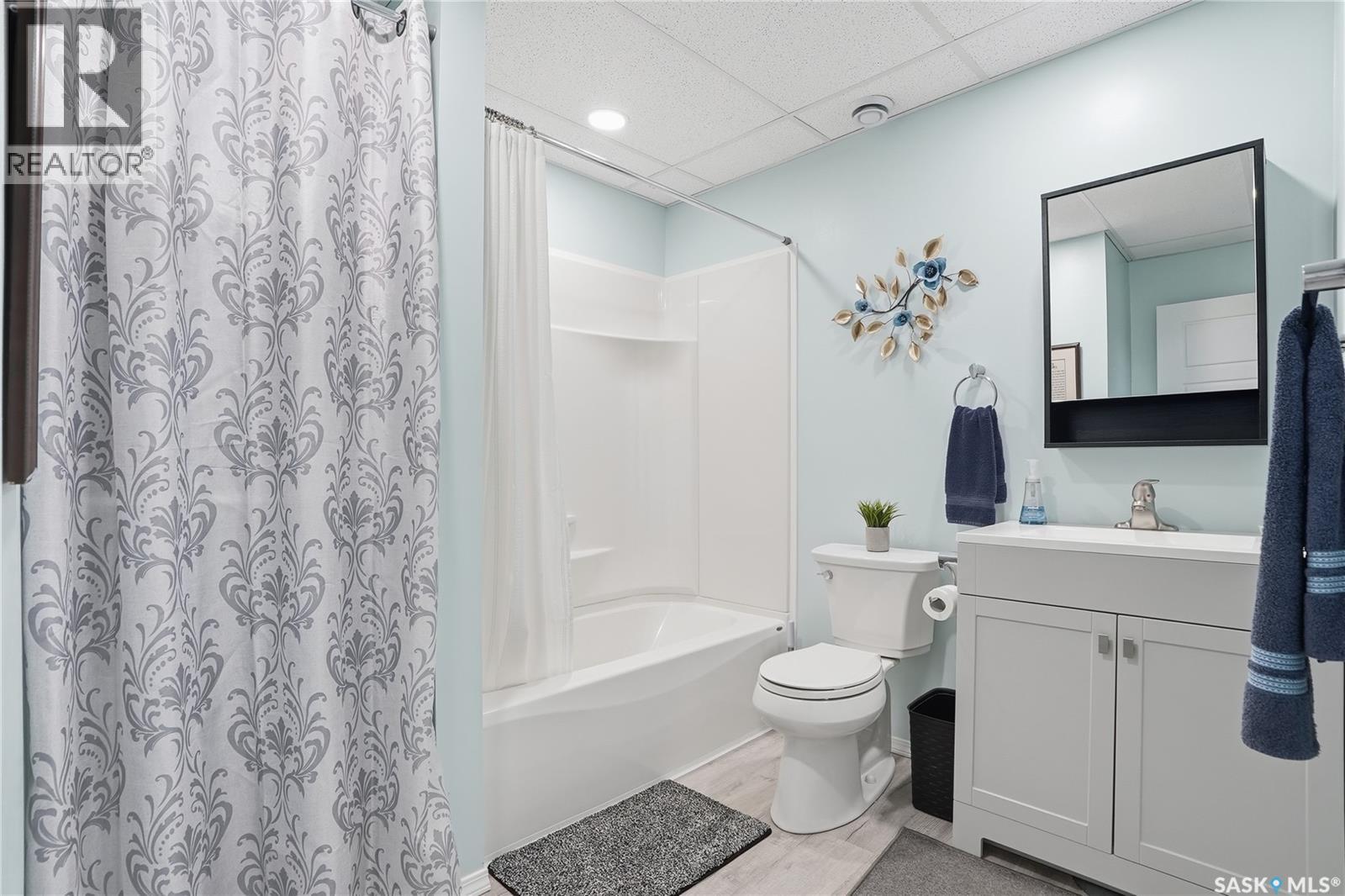 219 Henick Crescent, Saskatoon, SK - Indoor Photo Showing Bathroom
