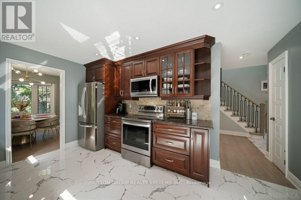 1114 Cedarcroft Crescent, Pickering, ON - Indoor Photo Showing Kitchen With Stainless Steel Kitchen